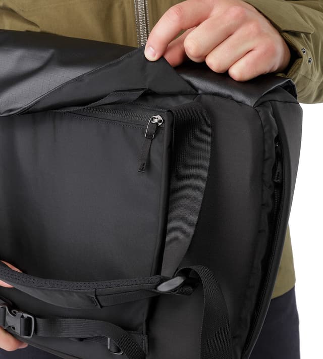 Arc'teryx Fyx 13 Messenger Bag - Unisex | Altitude Sports