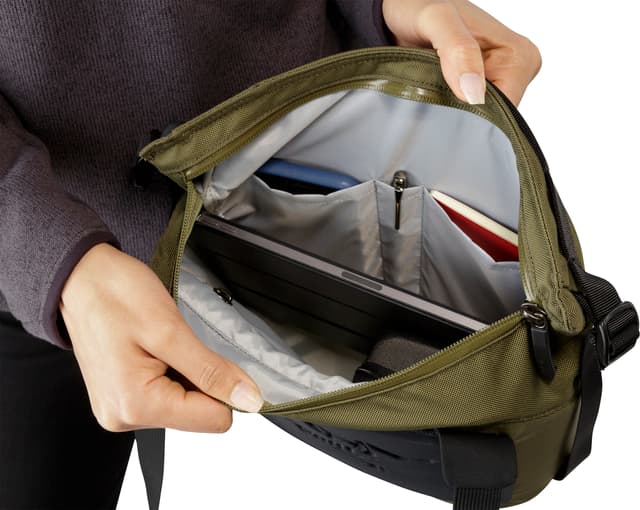 Arc'teryx Arro 8 Shoulder Bag | Altitude Sports