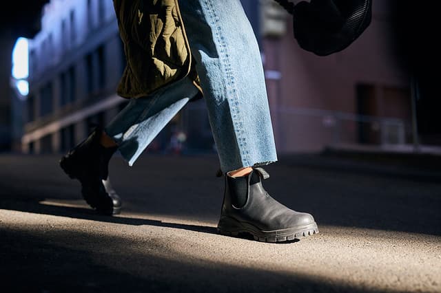 Blundstone 2240 - Lug Sole Black Boots - Unisex | Altitude Sports