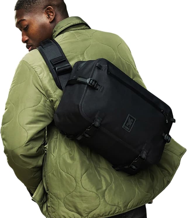 CHROME KADET MAX 15L ブラック Chrome Kadet Max 15L Shoulder Bag – Bicycles Quilicot