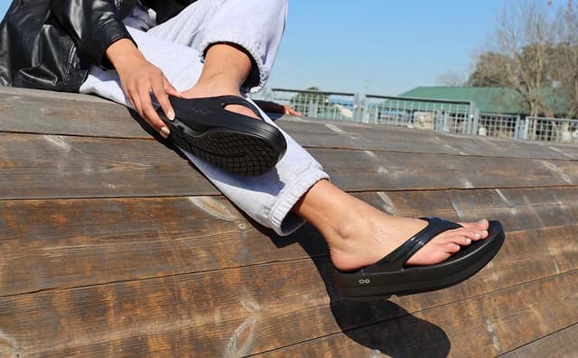 OOFOS Oomega Oolala Sandal - Women's | Altitude Sports