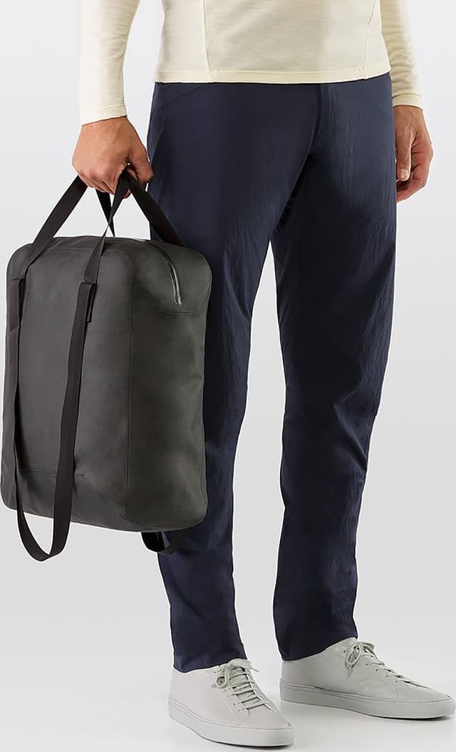 Veilance Seque Tote Bag | Altitude Sports